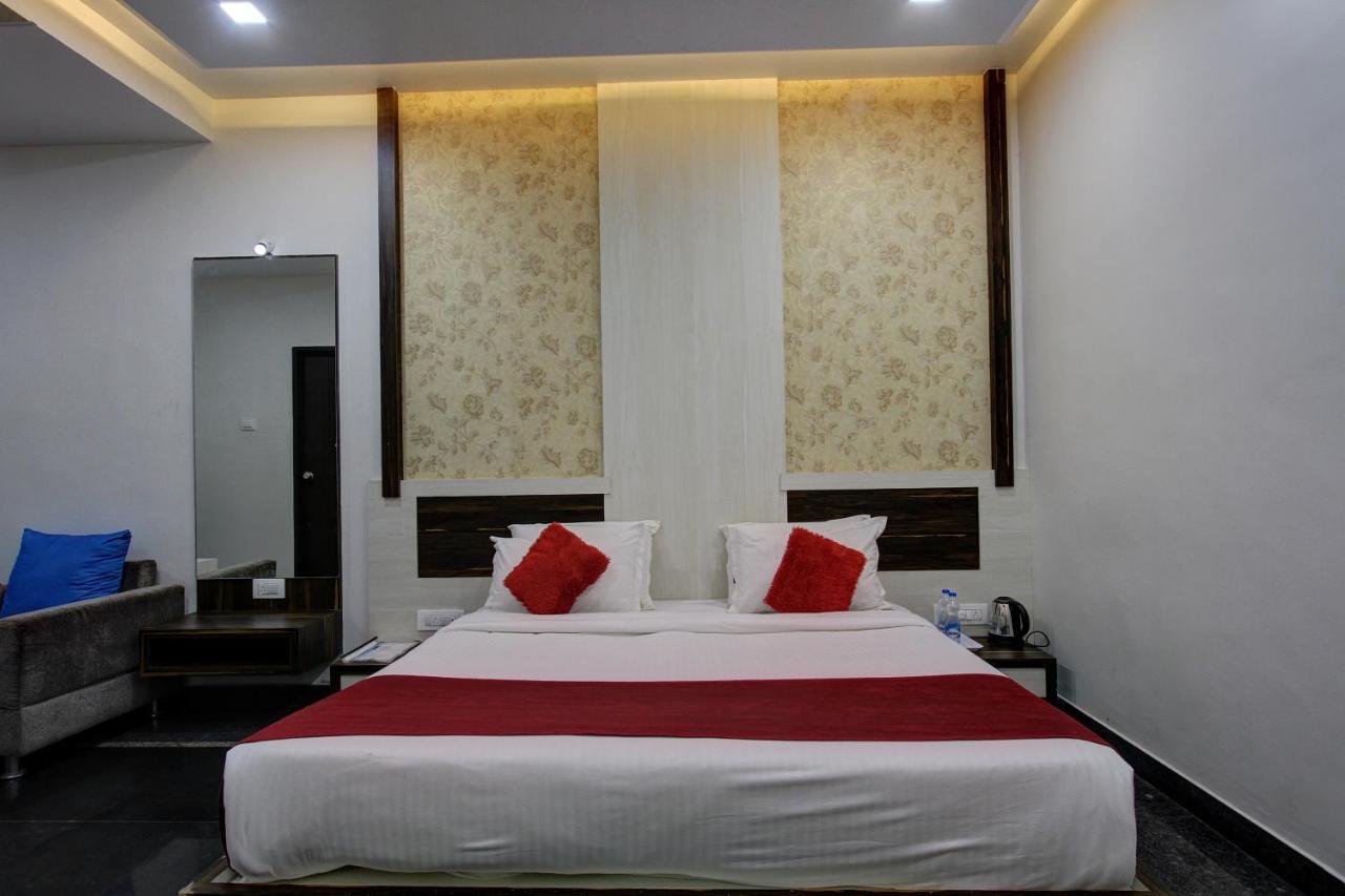 Hotel Le Grande Bijāpur Exterior photo