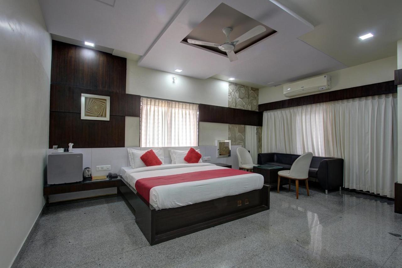 Hotel Le Grande Bijāpur Exterior photo