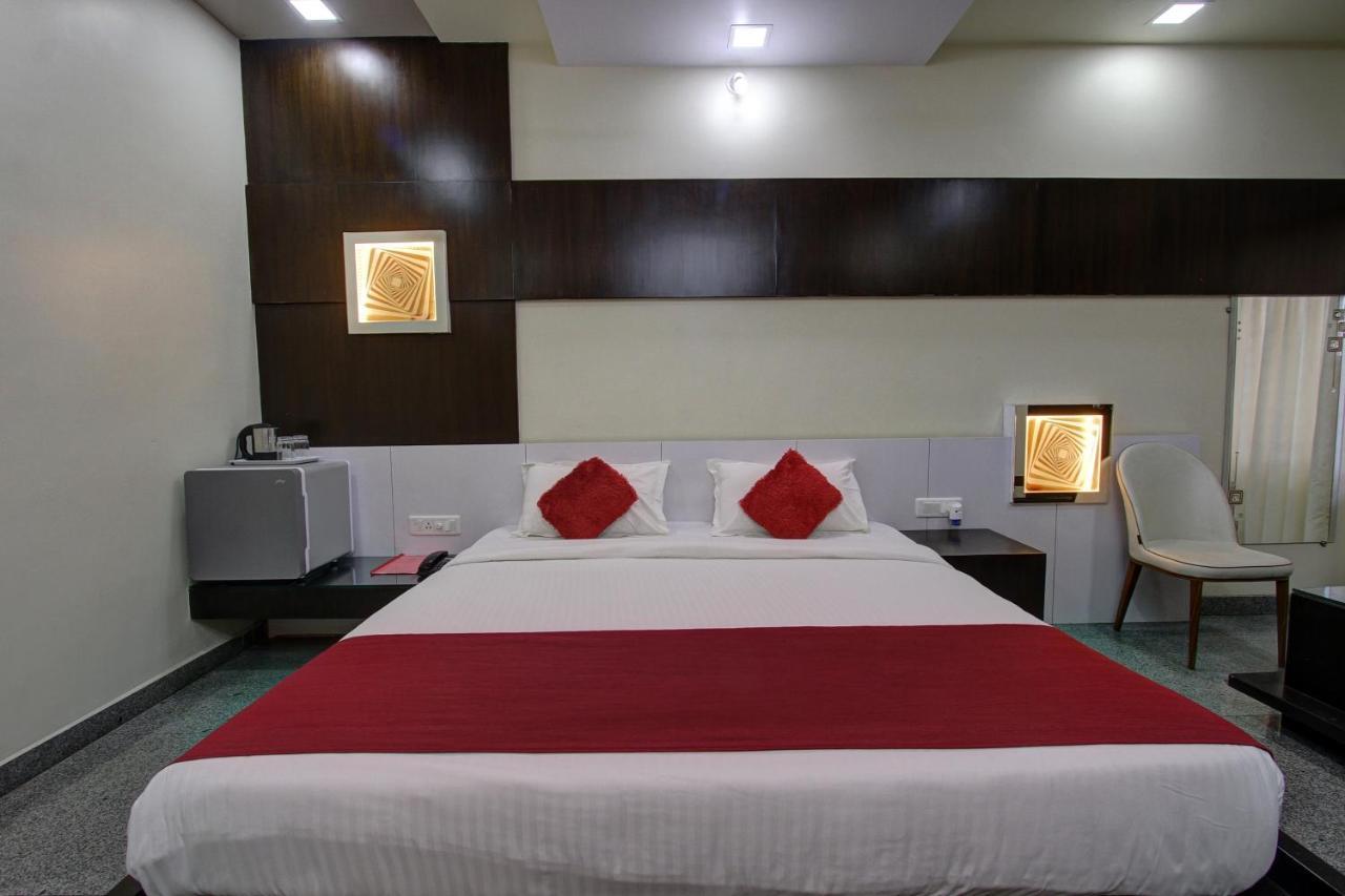Hotel Le Grande Bijāpur Exterior photo